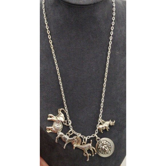 Vintage Silver Safari Animal Charm Necklace With Elephant Zebra Giraffe Rhino - Picture 2 of 6